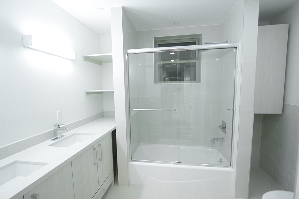 819 S Holt Ave — image 4